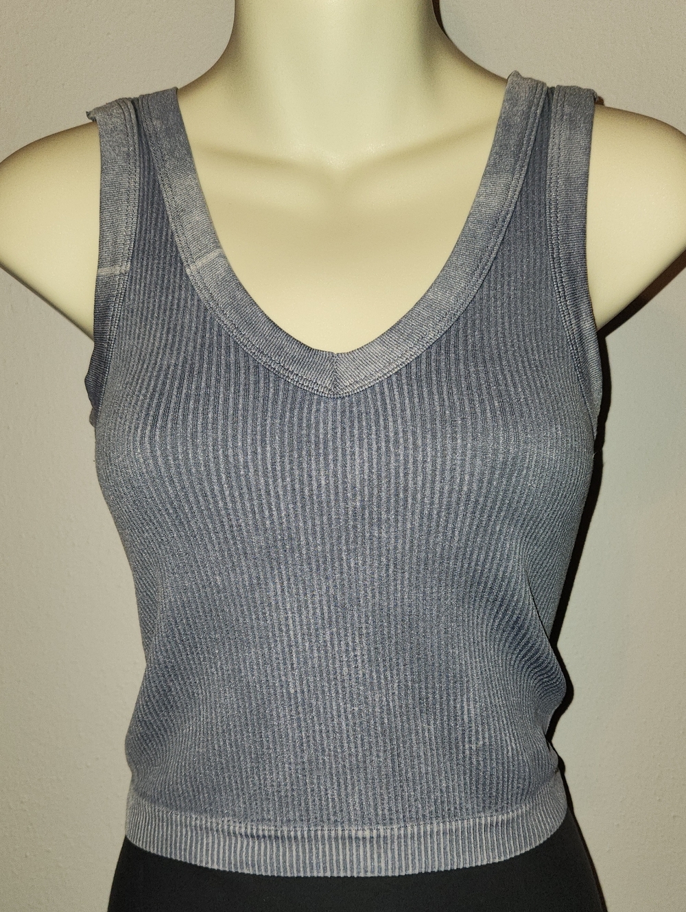 Sleeveless Ribbed V-Neck Tank Top in Gray